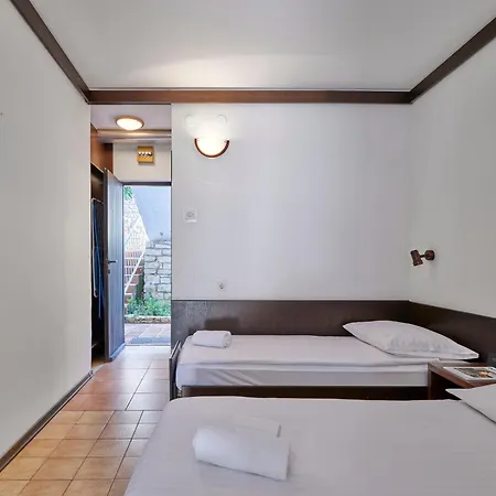 Aldeamento Turístico Koversada 2*